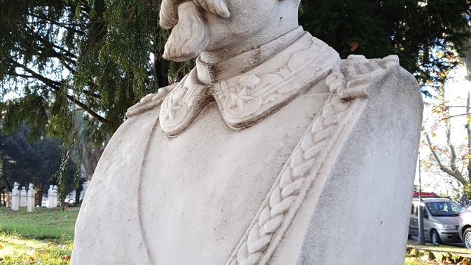 Busto di Giuseppe Dezza