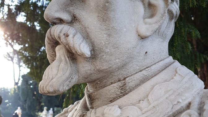 Busto di Giuseppe Dezza