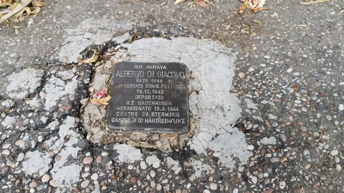 Pietra d'inciampo in memoria di Alberto Di Giacomo