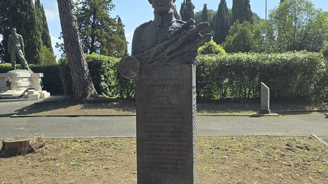 Busta Milan Rastislav Štefanik