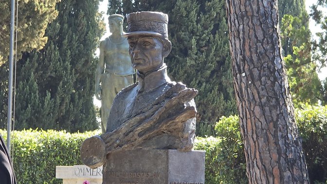 Busta Milan Rastislav Štefanik