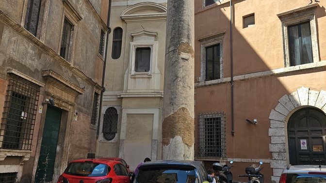 Colonna dell’antico "Teatro Odeon