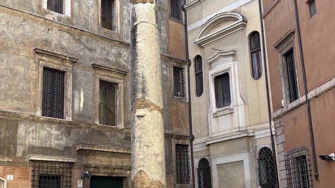 Colonna dell’antico "Teatro Odeon