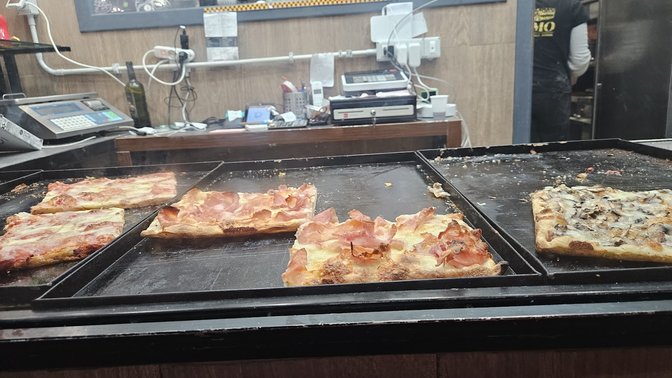 Momo Pizzeria