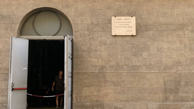 Targa in memoria di Rudolf Nureyev