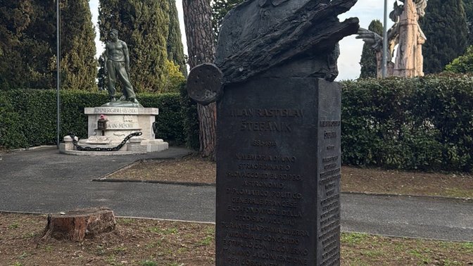 Bust of Dr. Gen. Milan Rastislav Štefánik