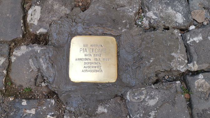 Pietra d'inciampo in memoria di Pia di Cave