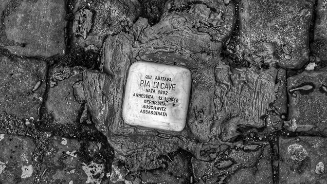 Pietra d'inciampo in memoria di Pia di Cave