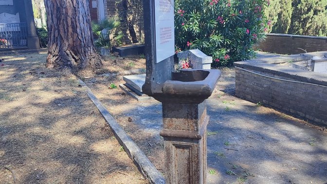 Colonnina telefonica TETI per Rossellini