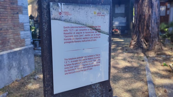 Colonnina telefonica TETI per Rossellini