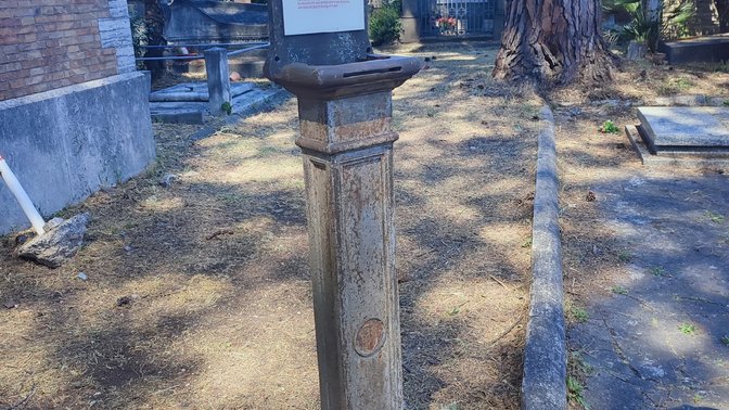 Colonnina telefonica TETI per Rossellini