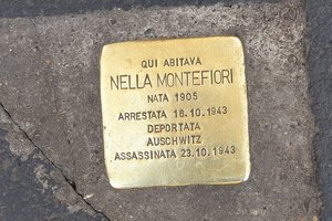 Pietra d\u0027inciampo in memoria di Nella Montefiori