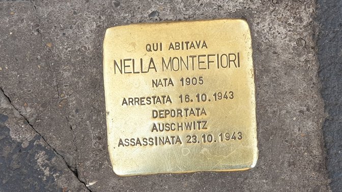 Pietra d'inciampo in memoria di Nella Montefiori