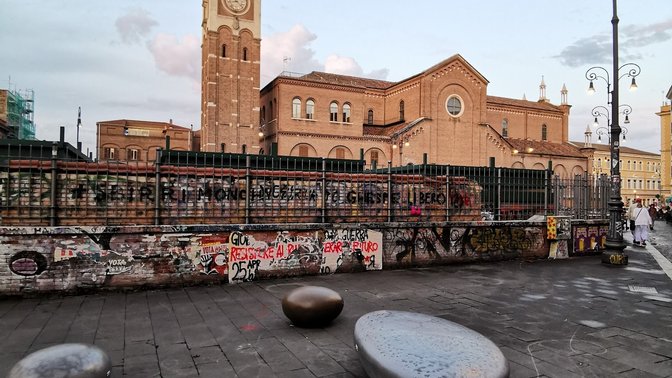 SALOTTO DI LARGO DEGLI OSCI