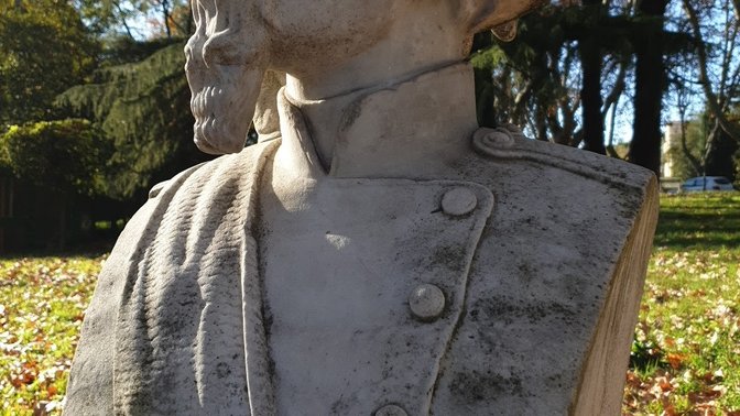 Busto di Luciano Manara