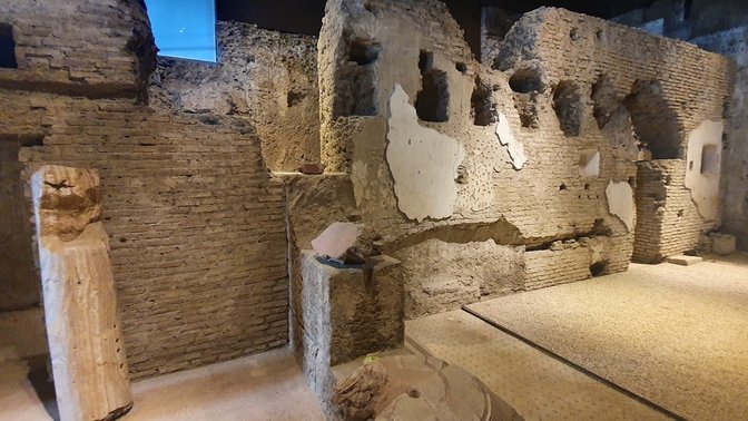 Room of the Masks and Pine Garlands