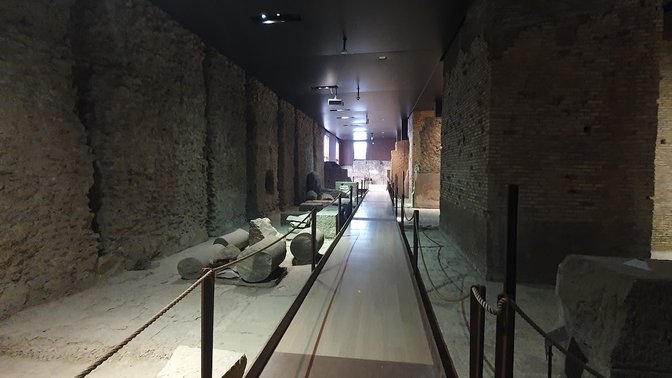 Room of the Masks and Pine Garlands