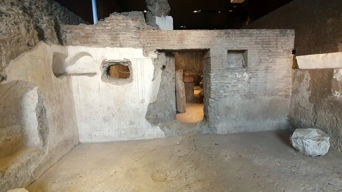 Room of the Masks and Pine Garlands