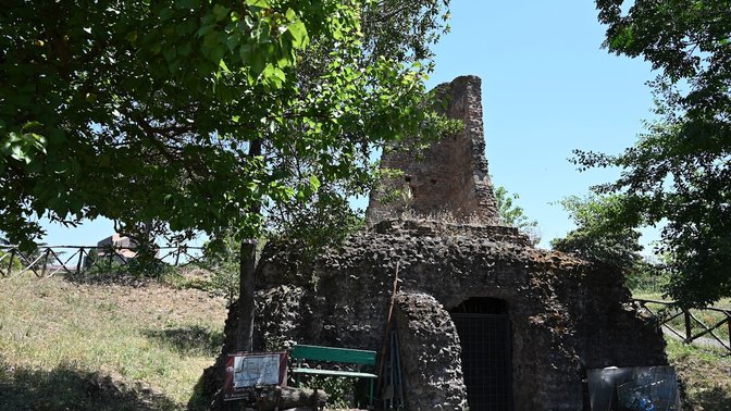 Torre di guardia su cisterna romana