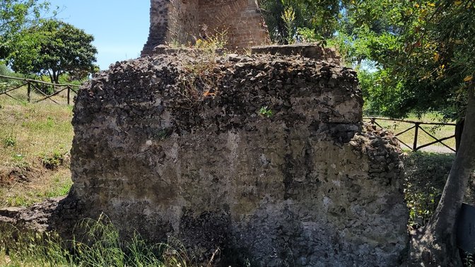Torre di guardia su cisterna romana