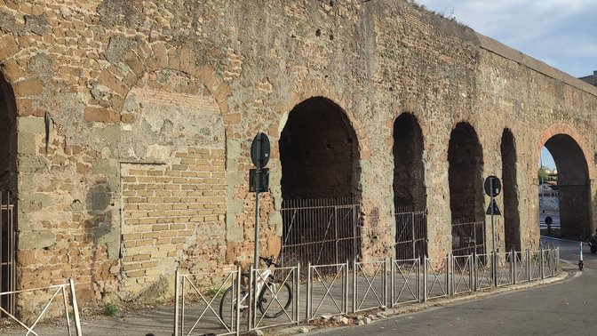 Resti dell'acquedotto Felice