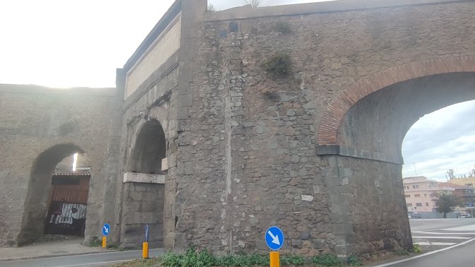 Resti dell'acquedotto Felice