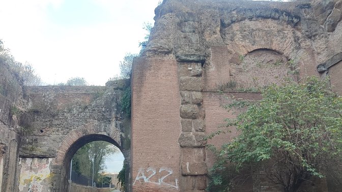 Resti dell'acquedotto Felice