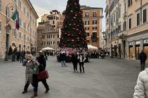 Piazza San Lorenzo in Lucina
