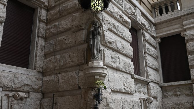 Edicola della *Madonna col Bambino* di Coppedè