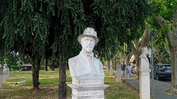 Busto di Tommaso Salvini