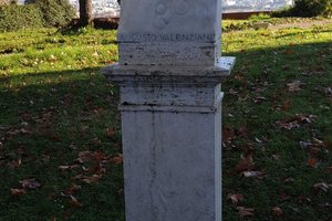 Busto di Augusto Valenziani