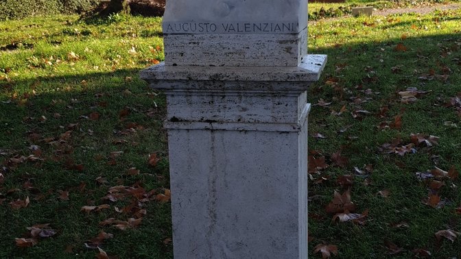 Busto di Augusto Valenziani