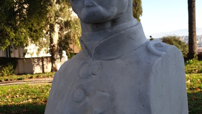 Busto di Augusto Valenziani
