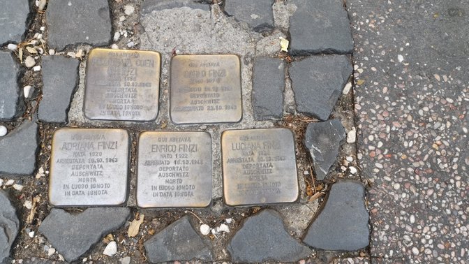 Pietre d'inciampo in memoria di Fortunata Coen in Finzi, Carlo Finzi, Adriana Finzi, Enrico Finzi, Luciana Finzi