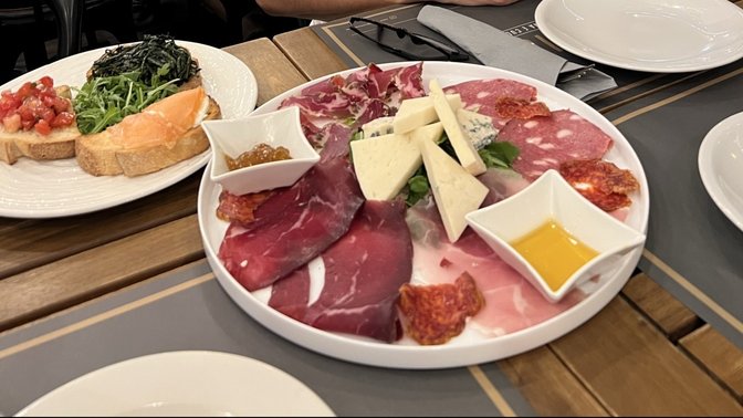 Ristorante Luigi, Cantina e Cucina