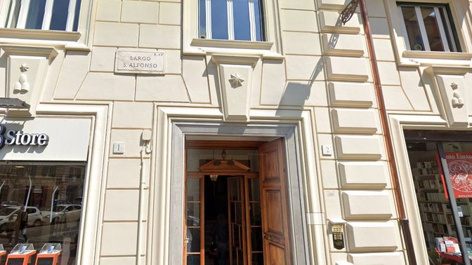 Around The Corner Colosseo