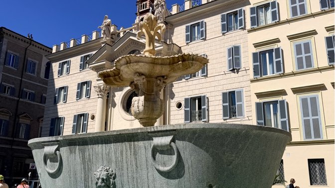 Fontana Settentrionale Piazza Farnese