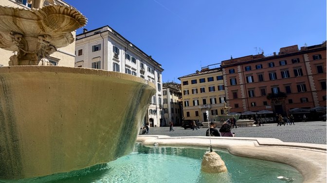 Fontana Settentrionale Piazza Farnese