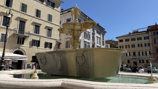 Fontana Settentrionale Piazza Farnese