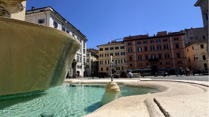 Fontana Settentrionale Piazza Farnese