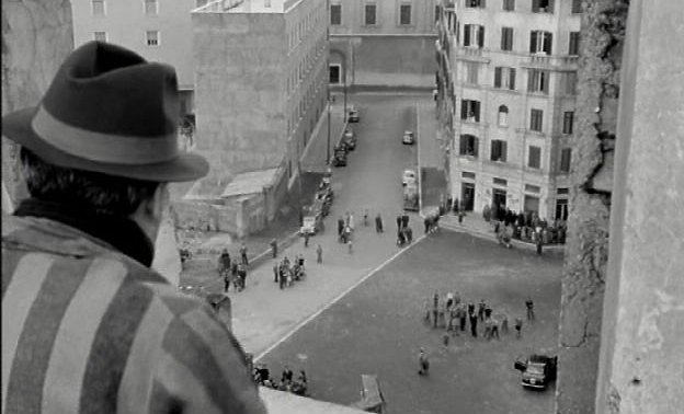 Terrazzo stenditoio del film "I Soliti Ignoti"