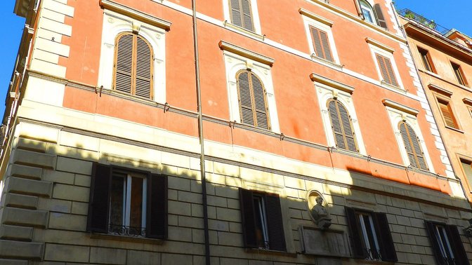 Busto e targa in memoria di Ciceruacchio