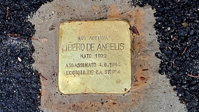 Pietra d'inciampo in memoria di Libero De Angelis