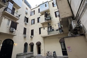 La Corte dei Panni, Rome