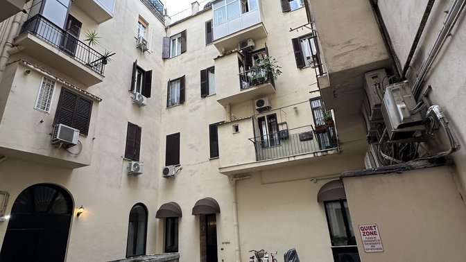 La Corte dei Panni, Rome