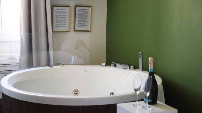 Vatican Jacuzzi House