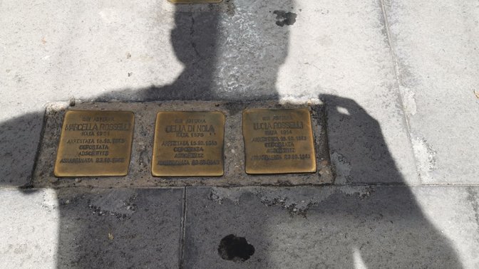 Pietre d'inciampo in memoria di Raoul Vivanti, Marcella Rosselli, Delia Di Nola, Lucia Rosselli