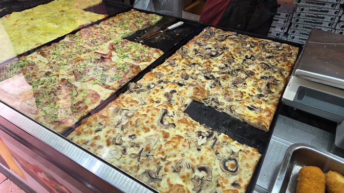 Pizzeria take out