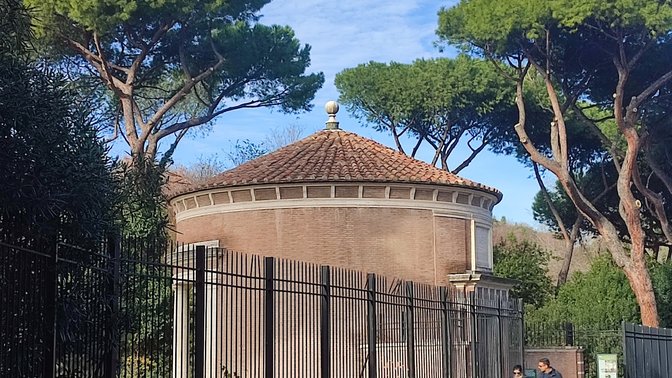 Ingresso monumentale al cimitero del Commonwealth
