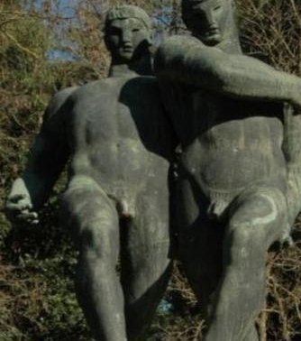 Scultura "Il Calcio" di Cataldi